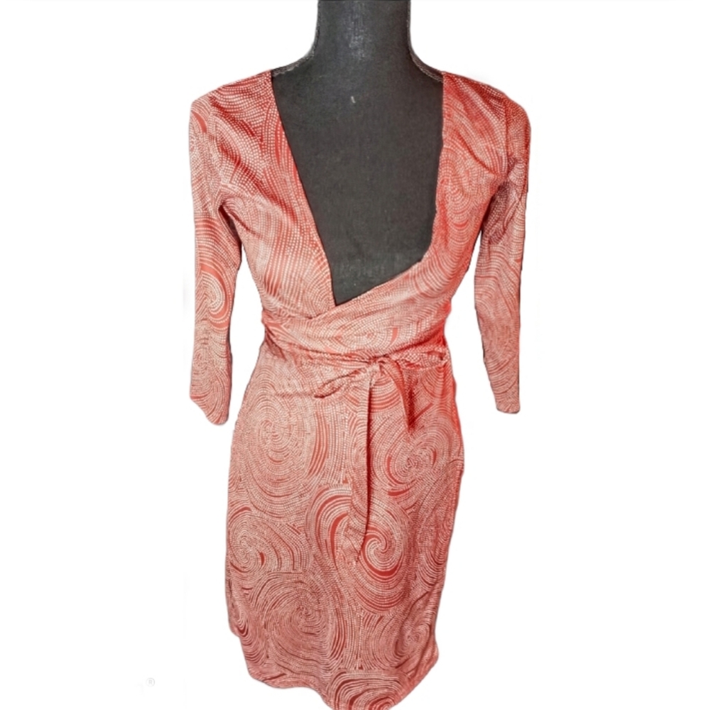 EUC 💞 Chesley red paisley wrap dress